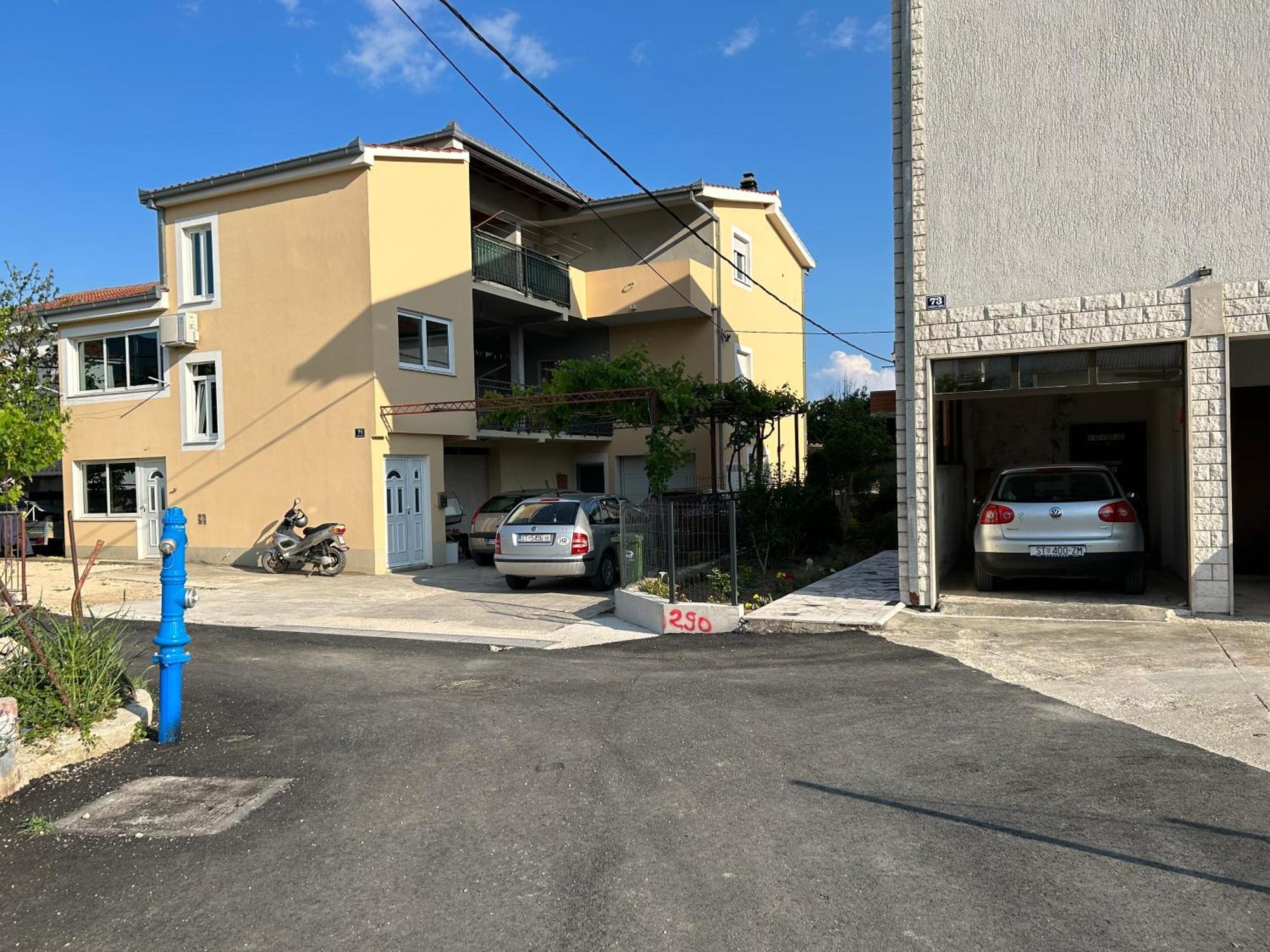Apartment Blanca With Jacuzzi,Terase And Private Parking Kaštela エクステリア 写真