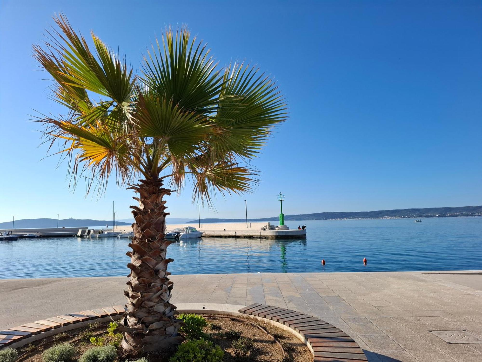 Apartment Blanca With Jacuzzi,Terase And Private Parking Kaštela エクステリア 写真