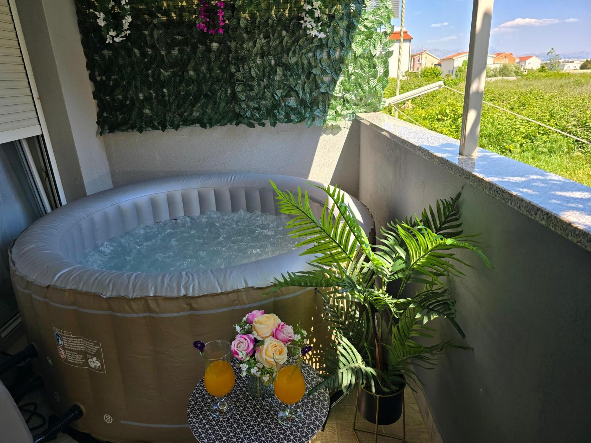 Apartment Blanca With Jacuzzi,Terase And Private Parking Kaštela エクステリア 写真