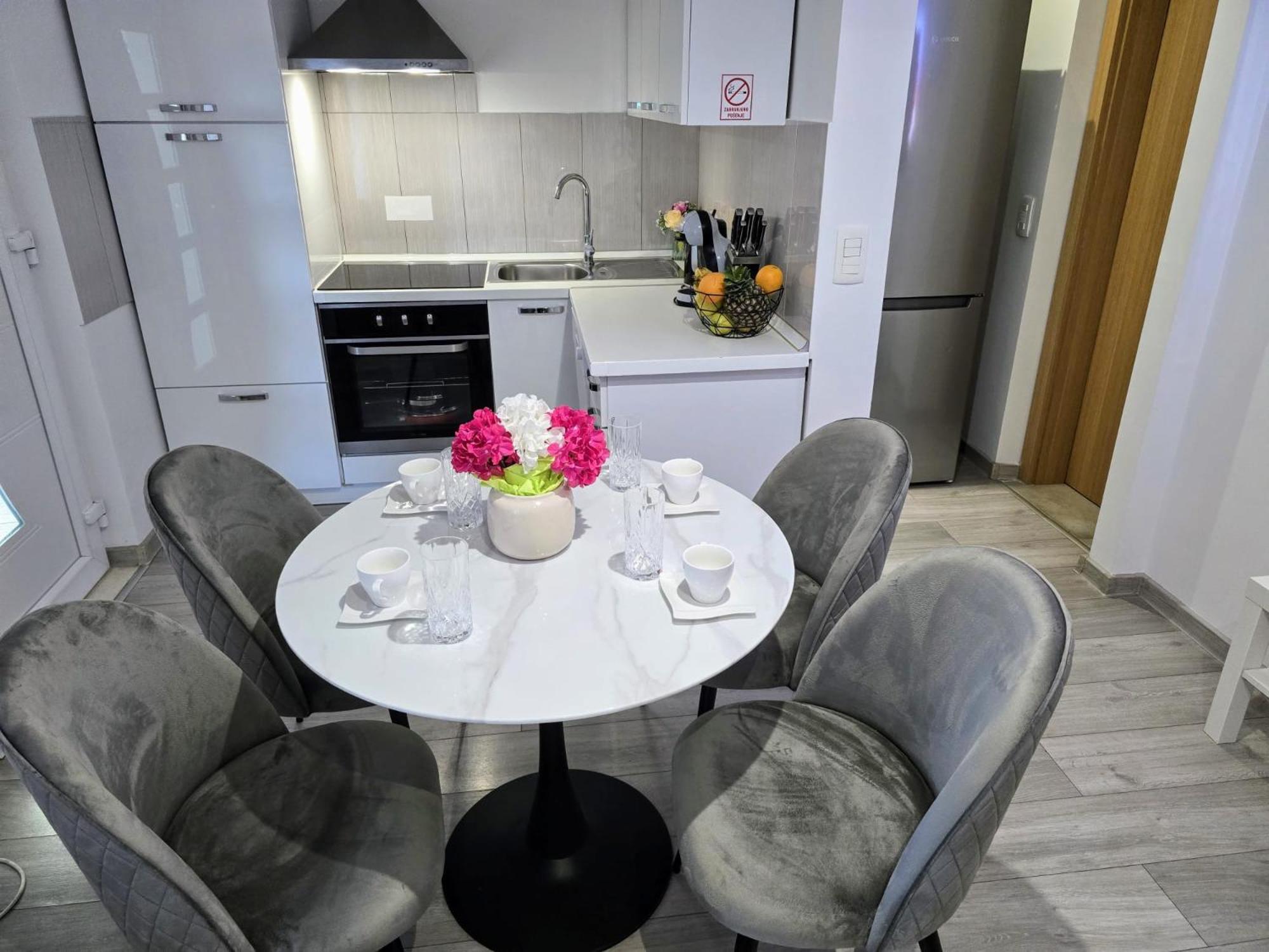 Apartment Blanca With Jacuzzi,Terase And Private Parking Kaštela エクステリア 写真