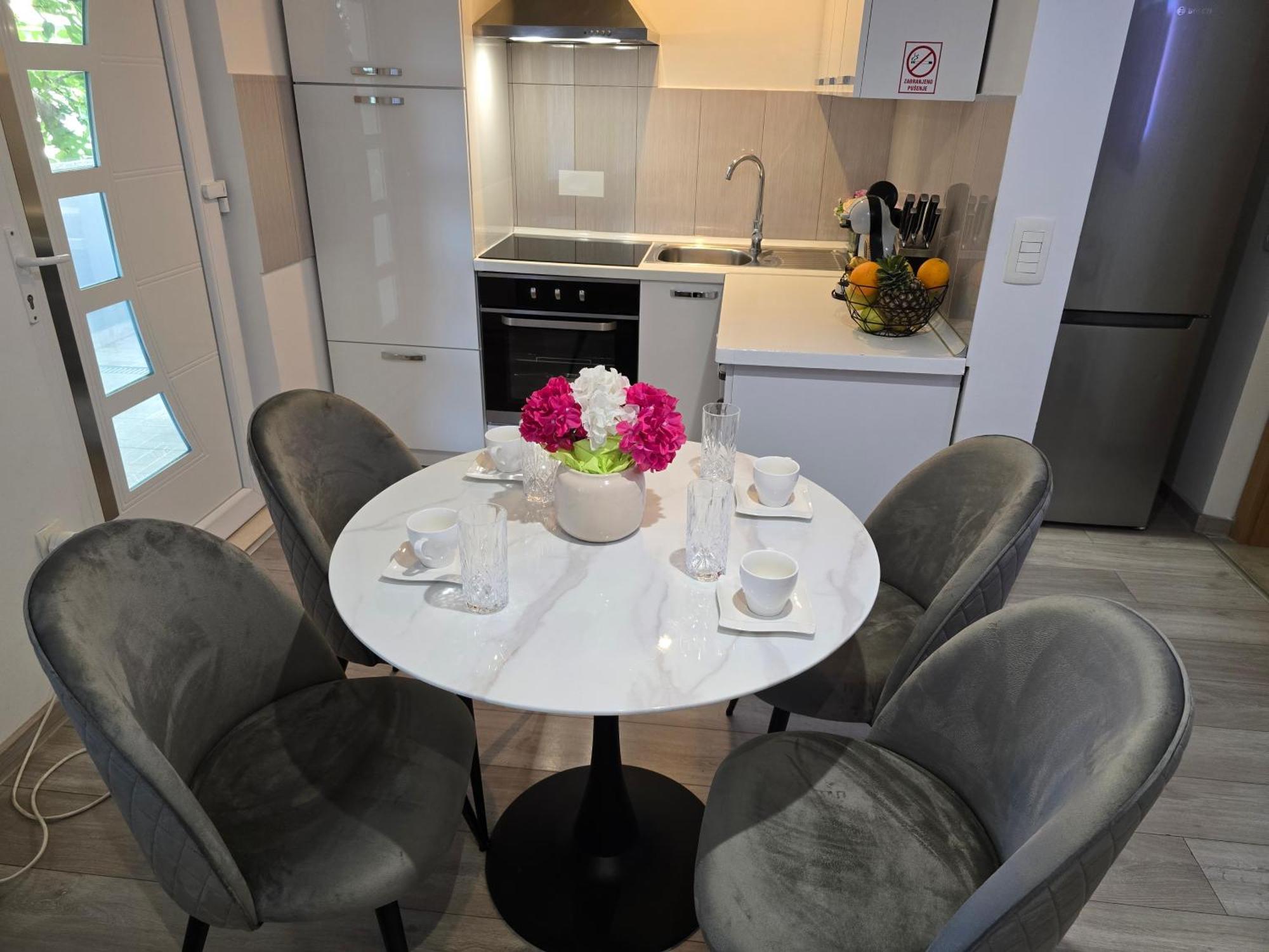 Apartment Blanca With Jacuzzi,Terase And Private Parking Kaštela エクステリア 写真